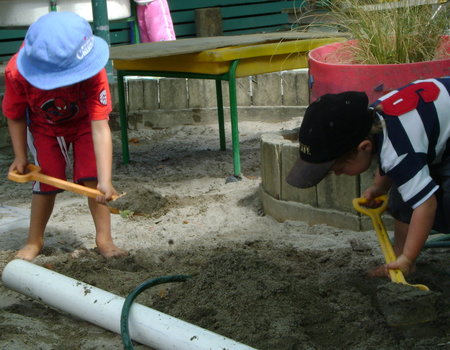 Rsz _kids _digging _child _care